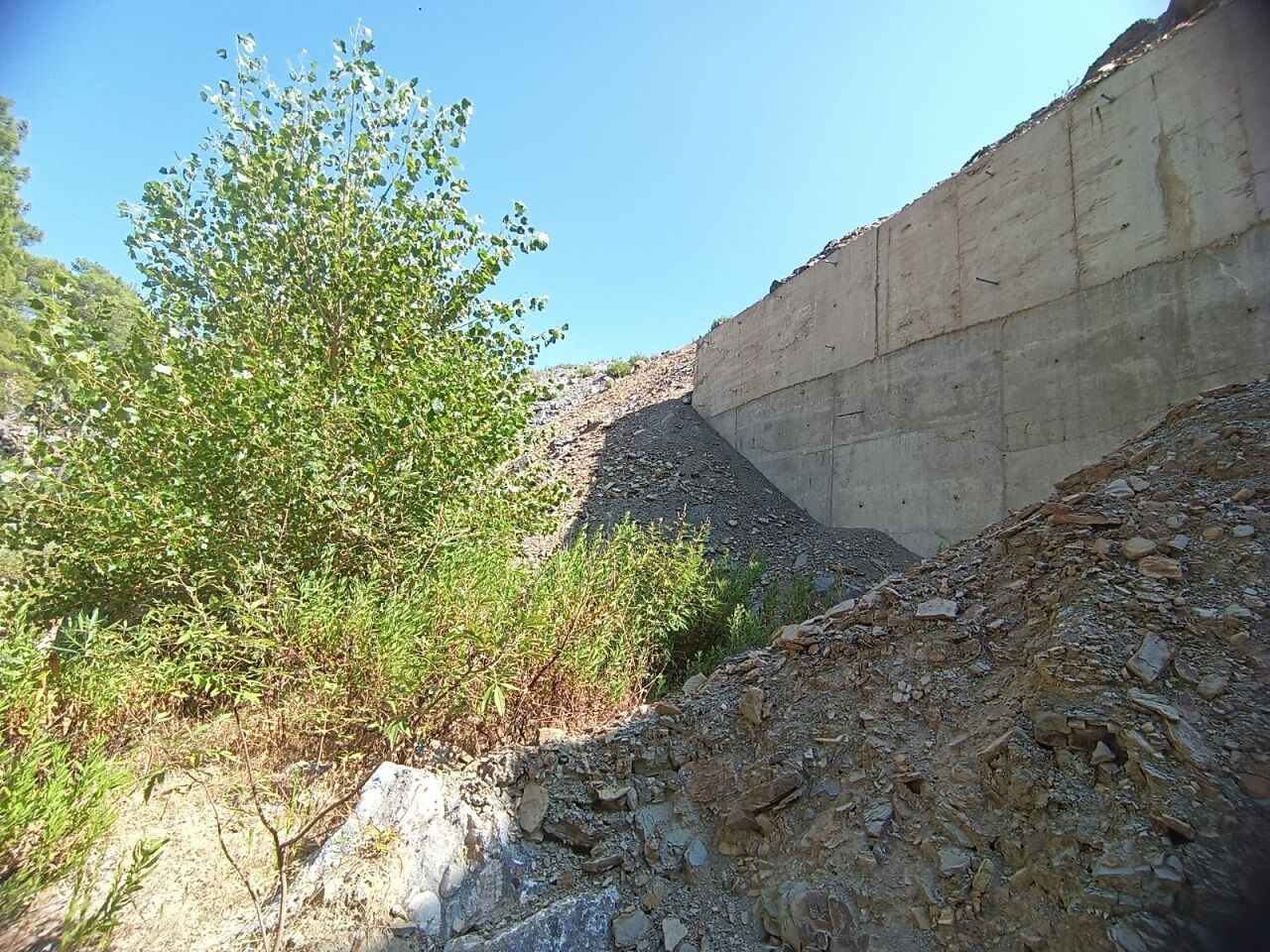 Şarampole Yuvarlanan Motosikletin Sürücüsü Yaralandı (4)