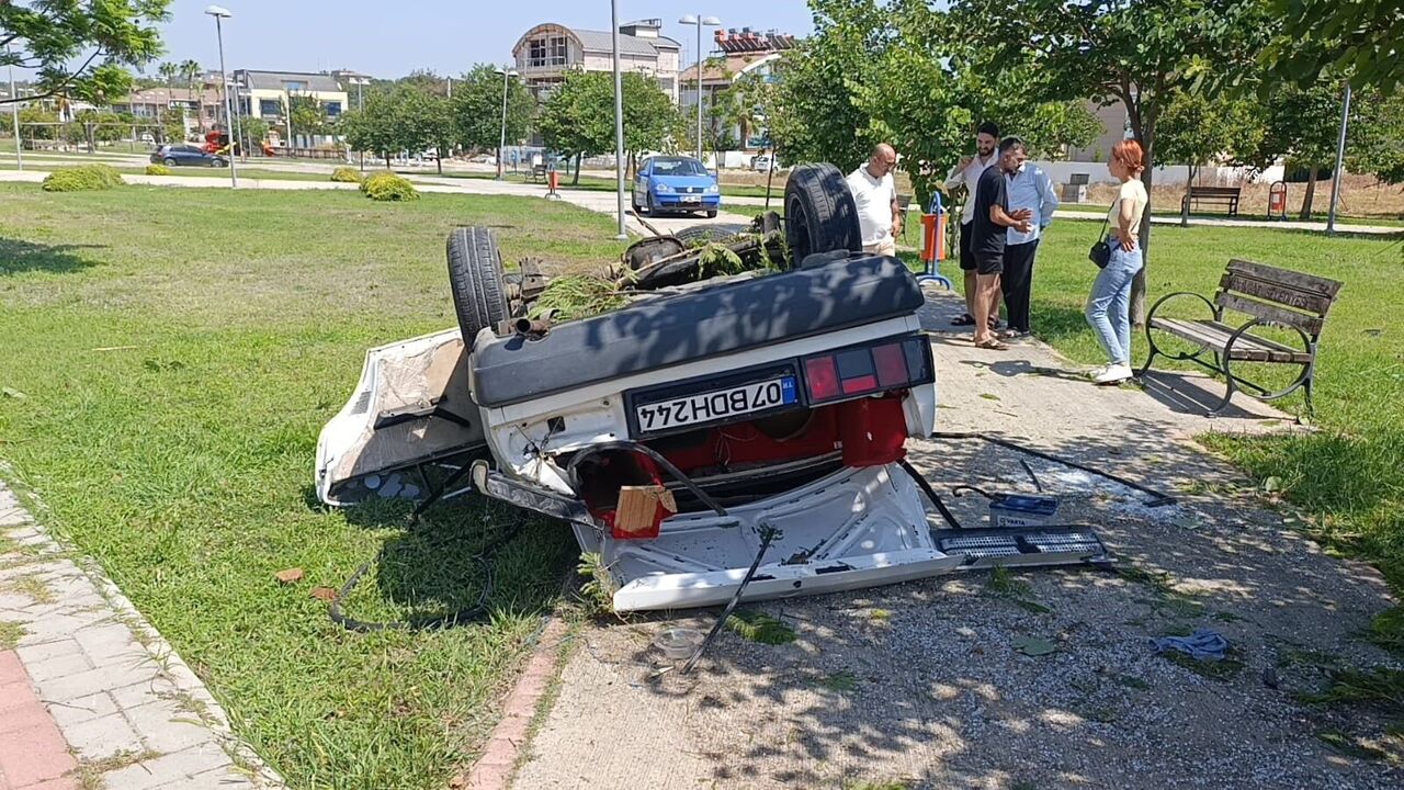 Takla Atıp Ters Dönen Fiat Tofaş Hurdaya Döndü 1 Yaralı (4)