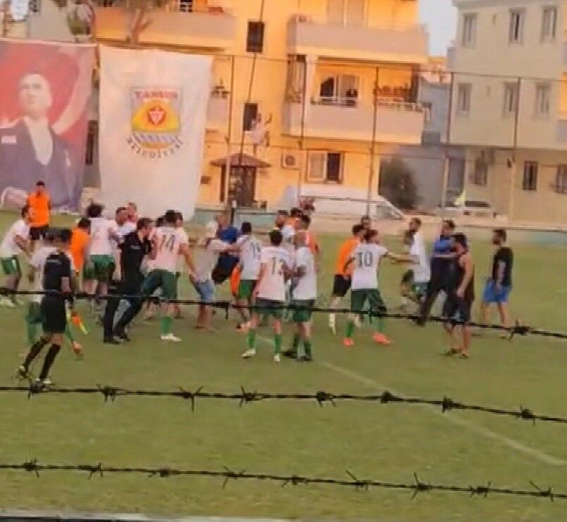 Tarsus'ta Futbol Turnuvasında Kavga Futbolcular Tekme Tokat Birbirine Girdi (1)