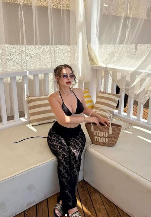 Tiktok Fenomeni Esra Rabia Ünal’ın Mini Şortlu Pozu Sosyal Medyada İlgi Topladı (3)