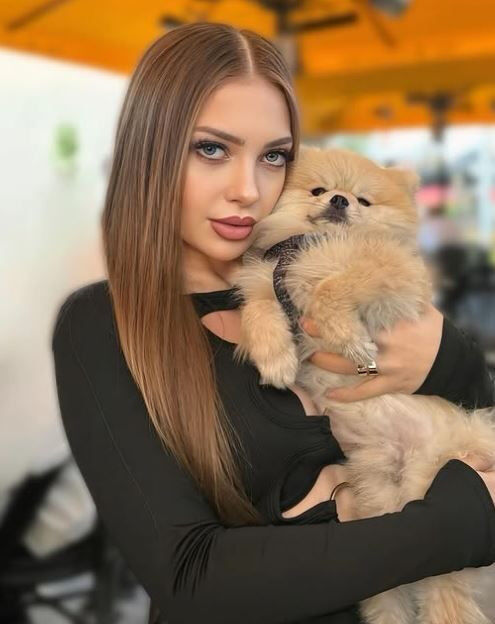 Tiktok Fenomeni Esra Rabia Ünal’ın Mini Şortlu Pozu Sosyal Medyada İlgi Topladı (7)