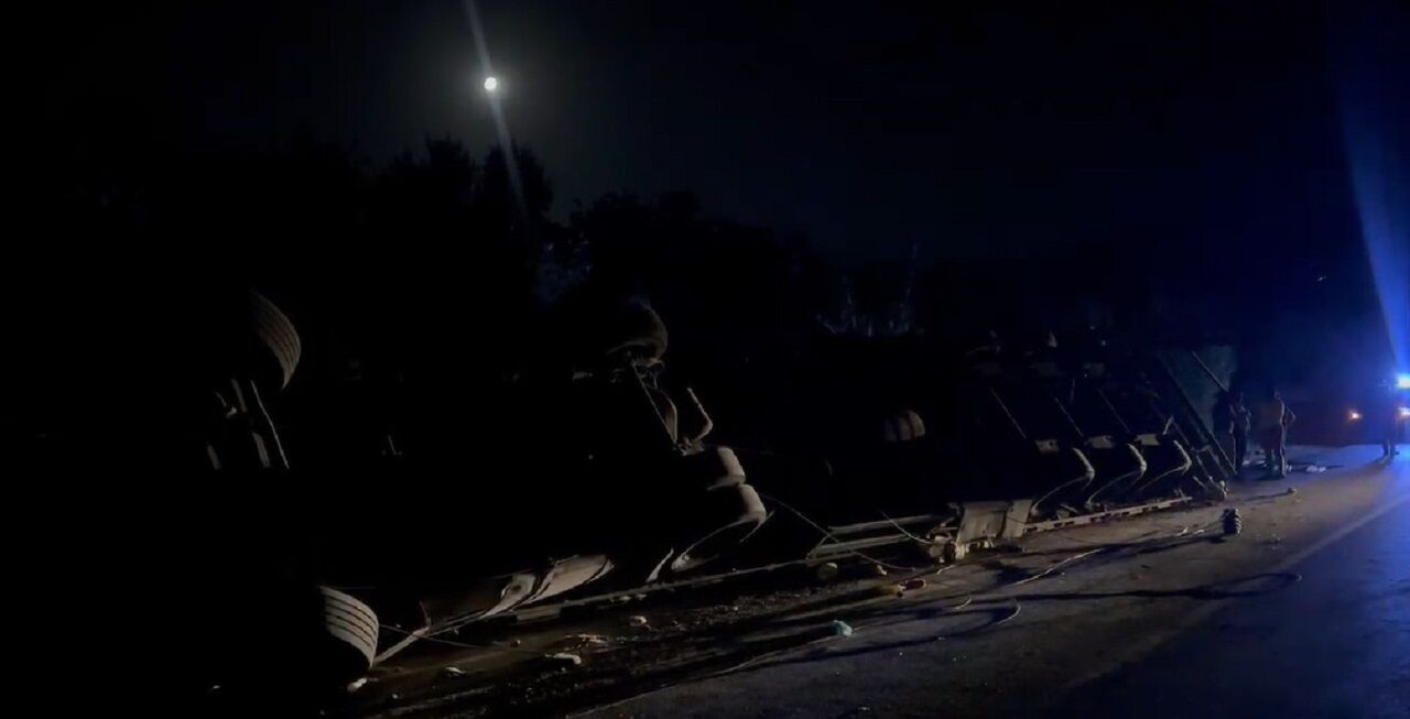 Tır Kazasında Faciadan Dönüldü Sürücü Kurtarıldı (1)