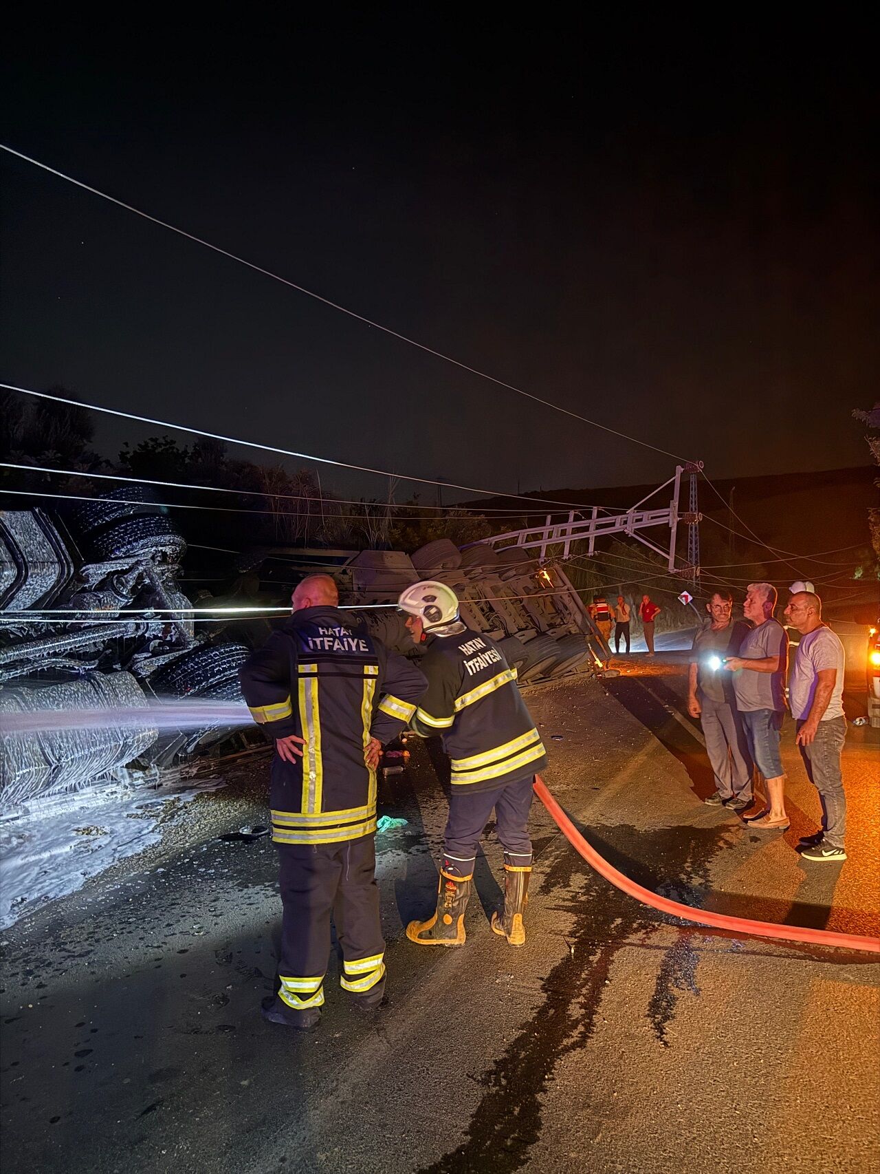 Tır Kazasında Faciadan Dönüldü Sürücü Kurtarıldı (4)