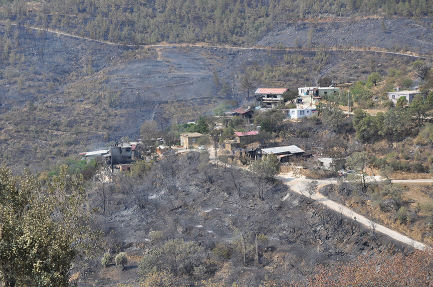 Türkiye’nin Dört Bir Yanında Orman Yangınlarıyla Mücadele Sürüyor (5)