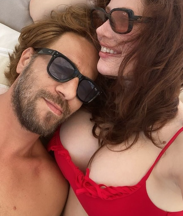 Ünlü Çiftin Aşk Dolu Anları Sosyal Medyayı Salladı (3)