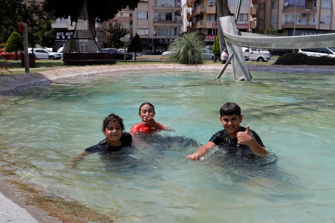 Yazın Kavurucu Etkisi Minikler Havuzlarda Serinliyor (5)