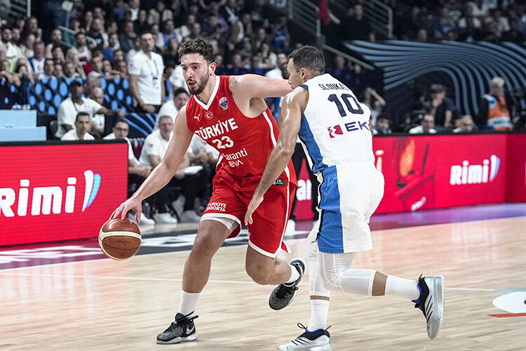 12 Dev Adam Tarihi Zaferle Finalde (3)