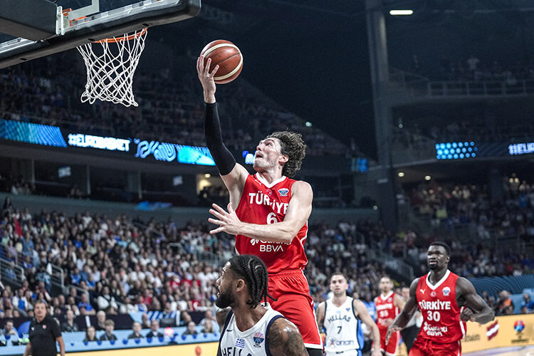 12 Dev Adam Tarihi Zaferle Finalde (4)