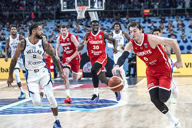 12 Dev Adam Tarihi Zaferle Finalde (6)