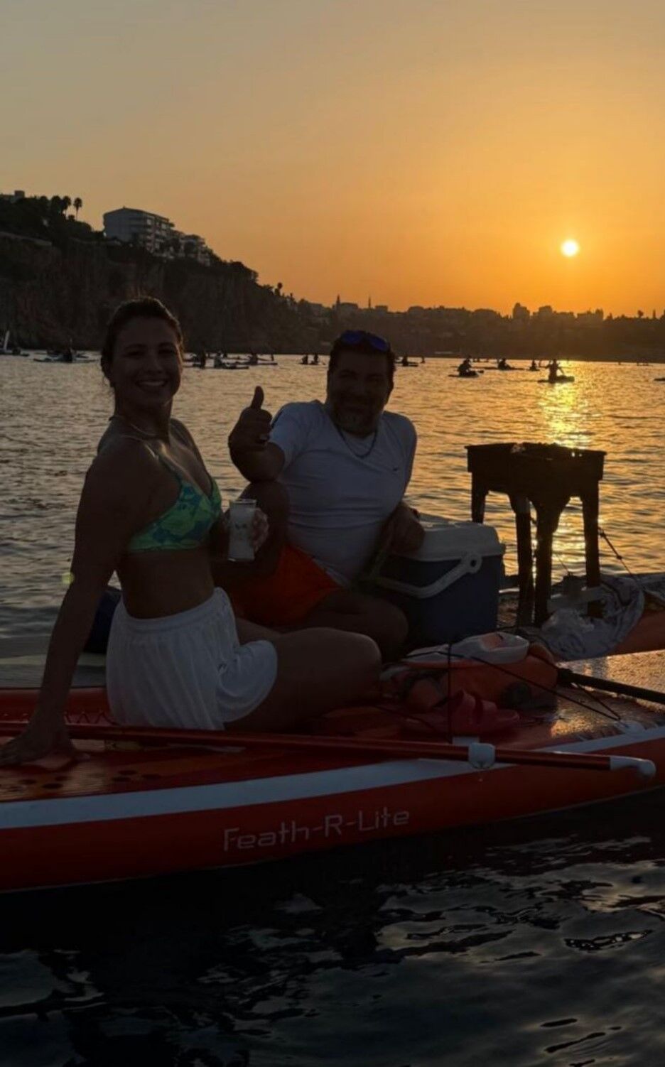 Antalya’da Denizin Ortasında Sup Üzerinde Mangal Keyfi (8)