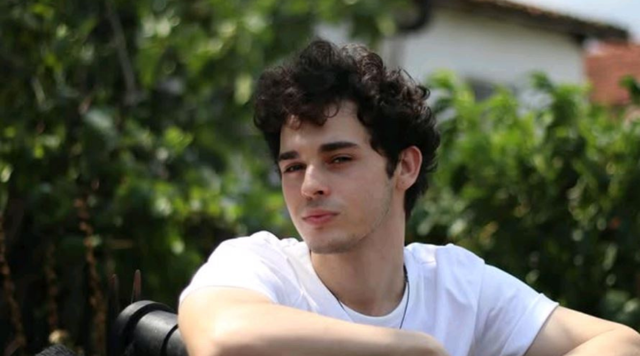 Çarpıntı Dizisi Murat’ı Mehmet Fatih Obuz Kimdir Kaç Yaşında Ve Hangi Dizilerde Oynadı (7)