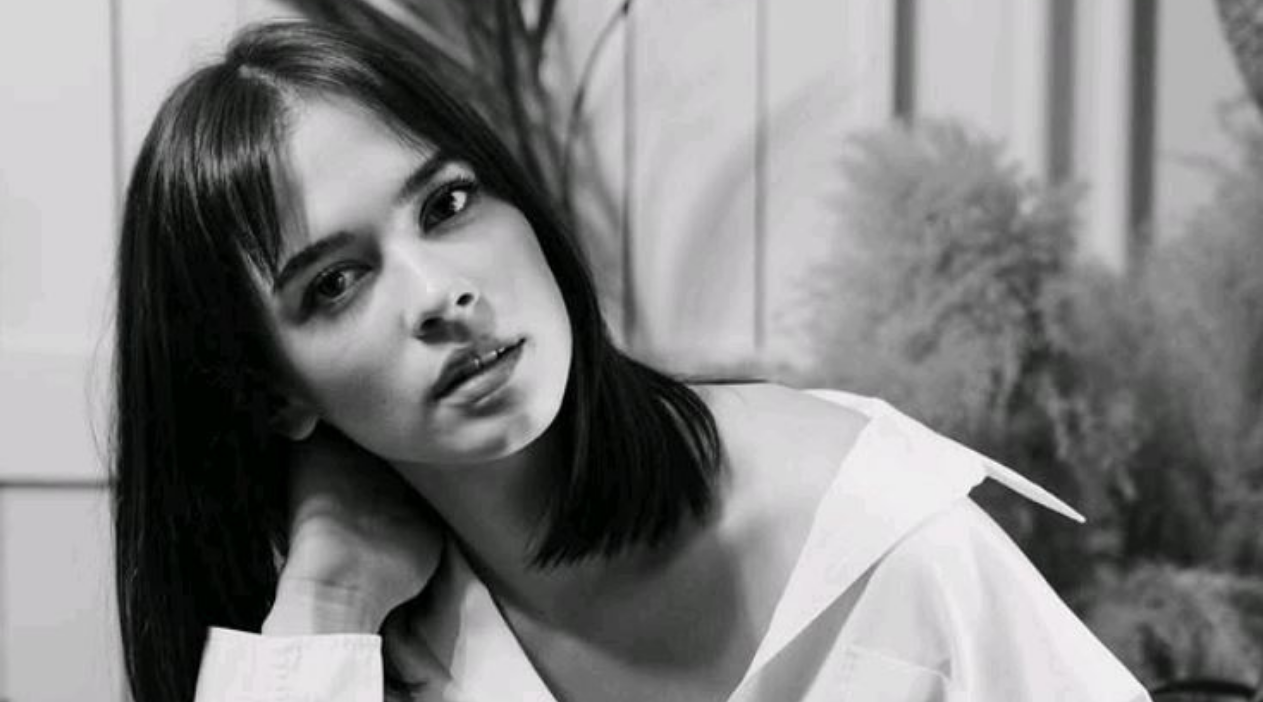 Çarpıntı Dizisinin Sezin’i Helin Elveren Kimdir, Kaç Yaşında (5)