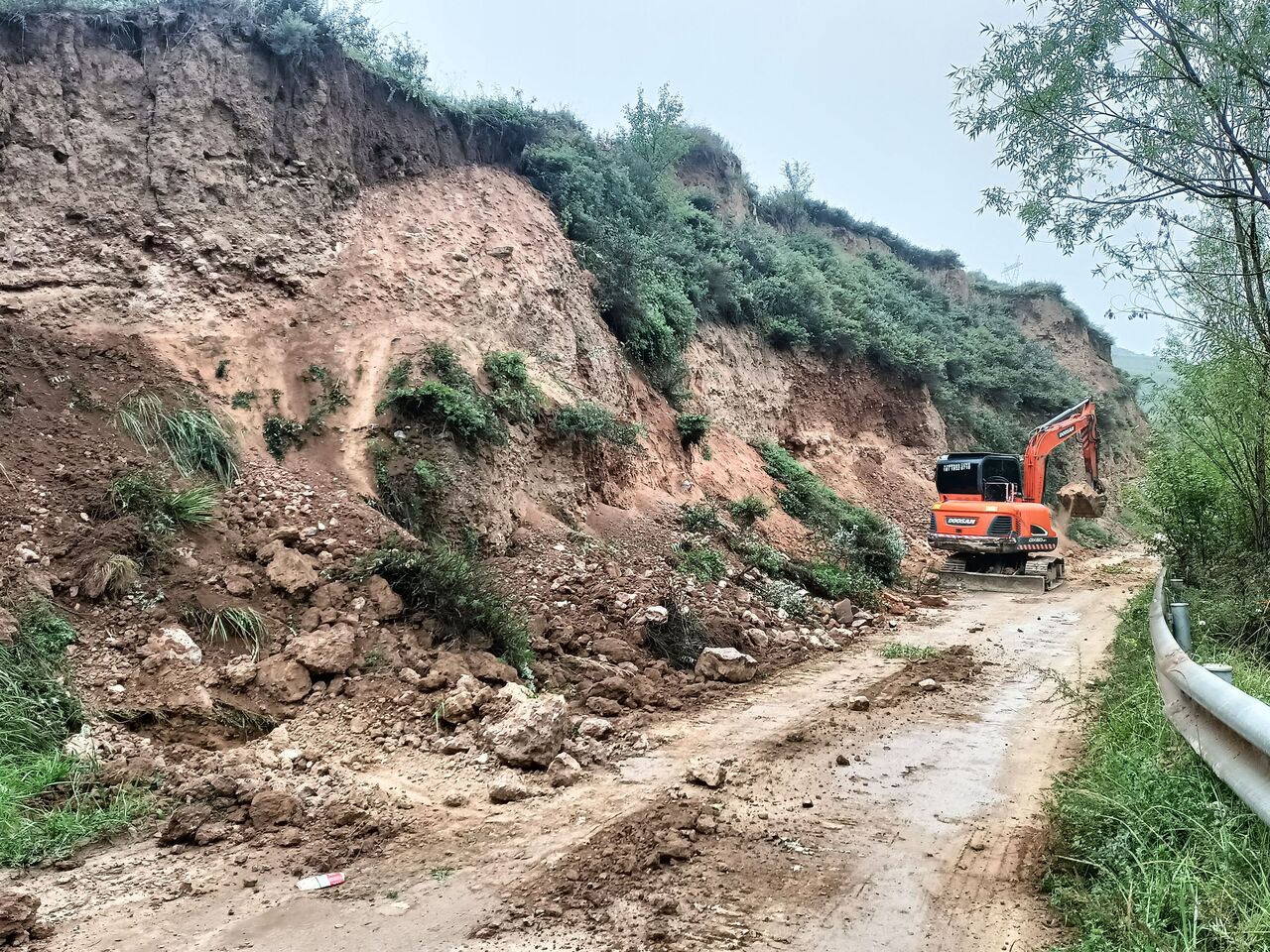 Çin’de 5.6 Büyüklüğünde Deprem Hasar Büyük (1)-1