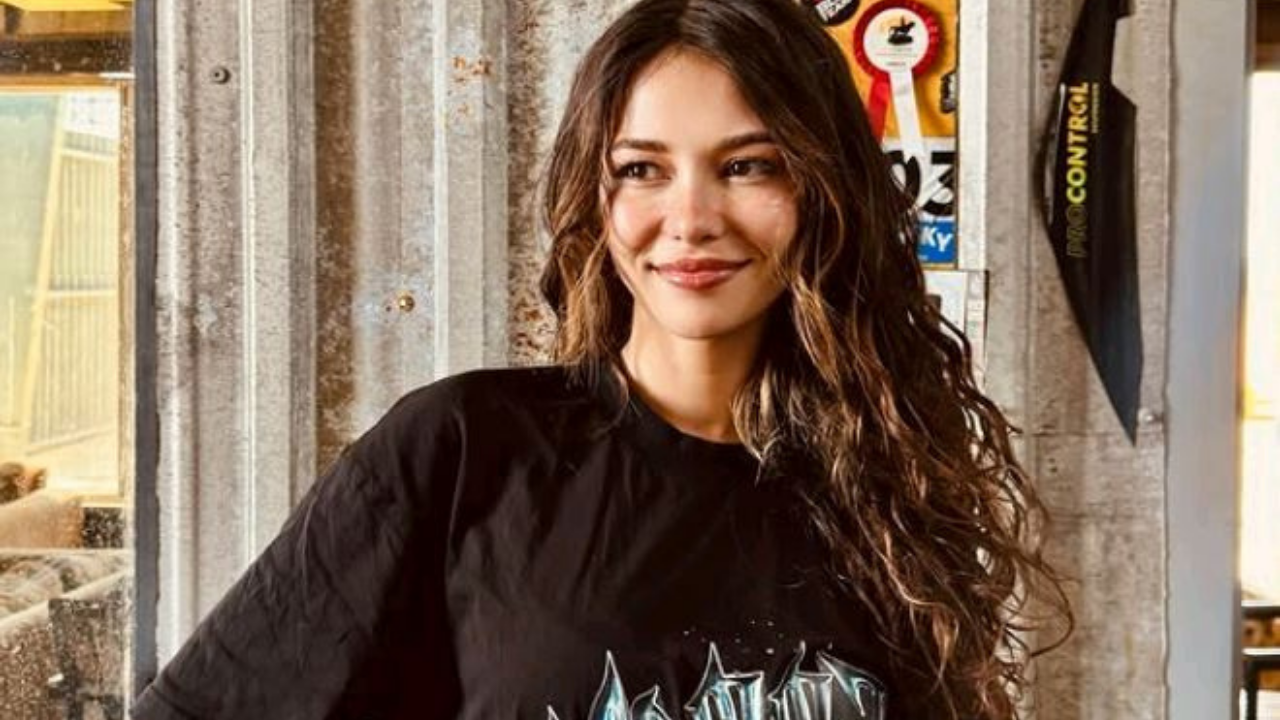 Gözleri Karadeniz Fatoş’u Türkü Su Demirel Kimdir Kaç Yaşında Ve Nereli (3)