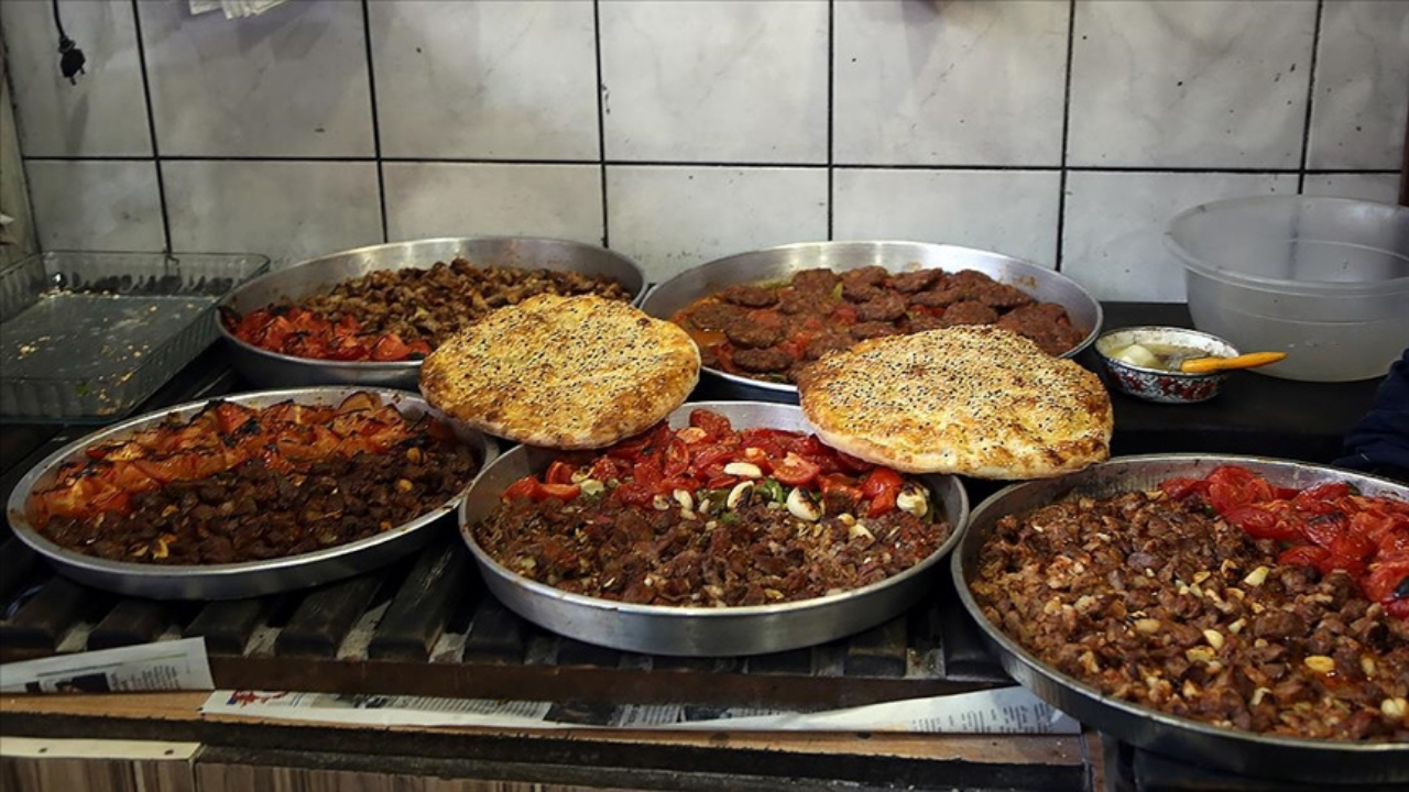 Kahramanmaraş Usulü Eli Böğründe Tarifi Taş Fırınlardan Sofralara (4)