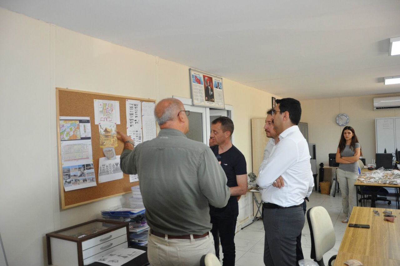 Kahramanmaraş’ta Domuztepe Höyüğü Kazıları Yerinde İncelendi (13)