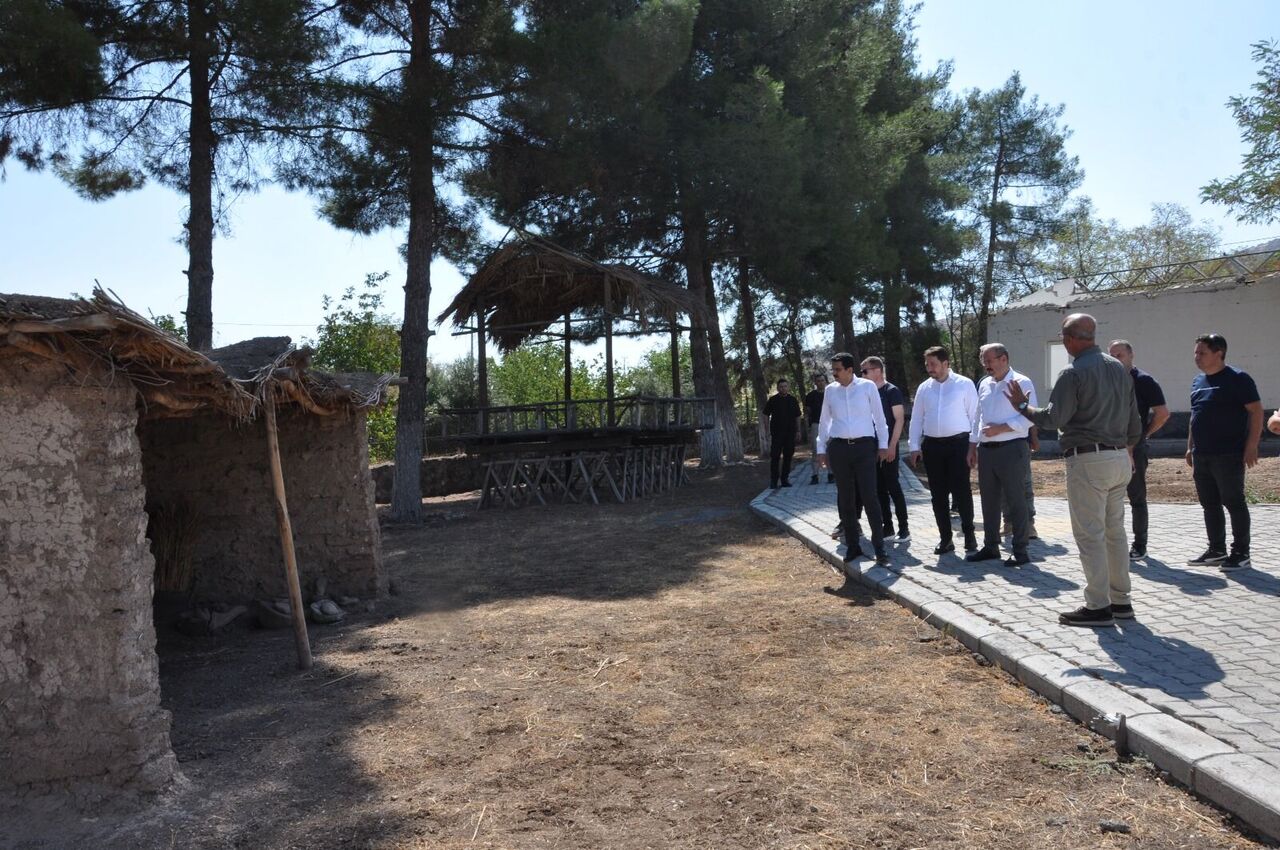 Kahramanmaraş’ta Domuztepe Höyüğü Kazıları Yerinde İncelendi (7)