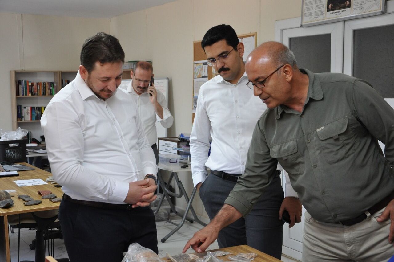 Kahramanmaraş’ta Domuztepe Höyüğü Kazıları Yerinde İncelendi (8)