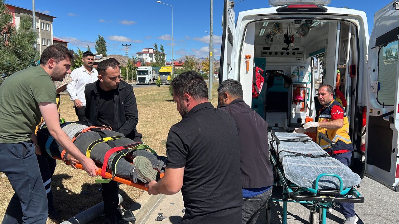 Kahramanmaraş’ta İki Otomobil Çarpıştı 2 Yaralı (2)-1