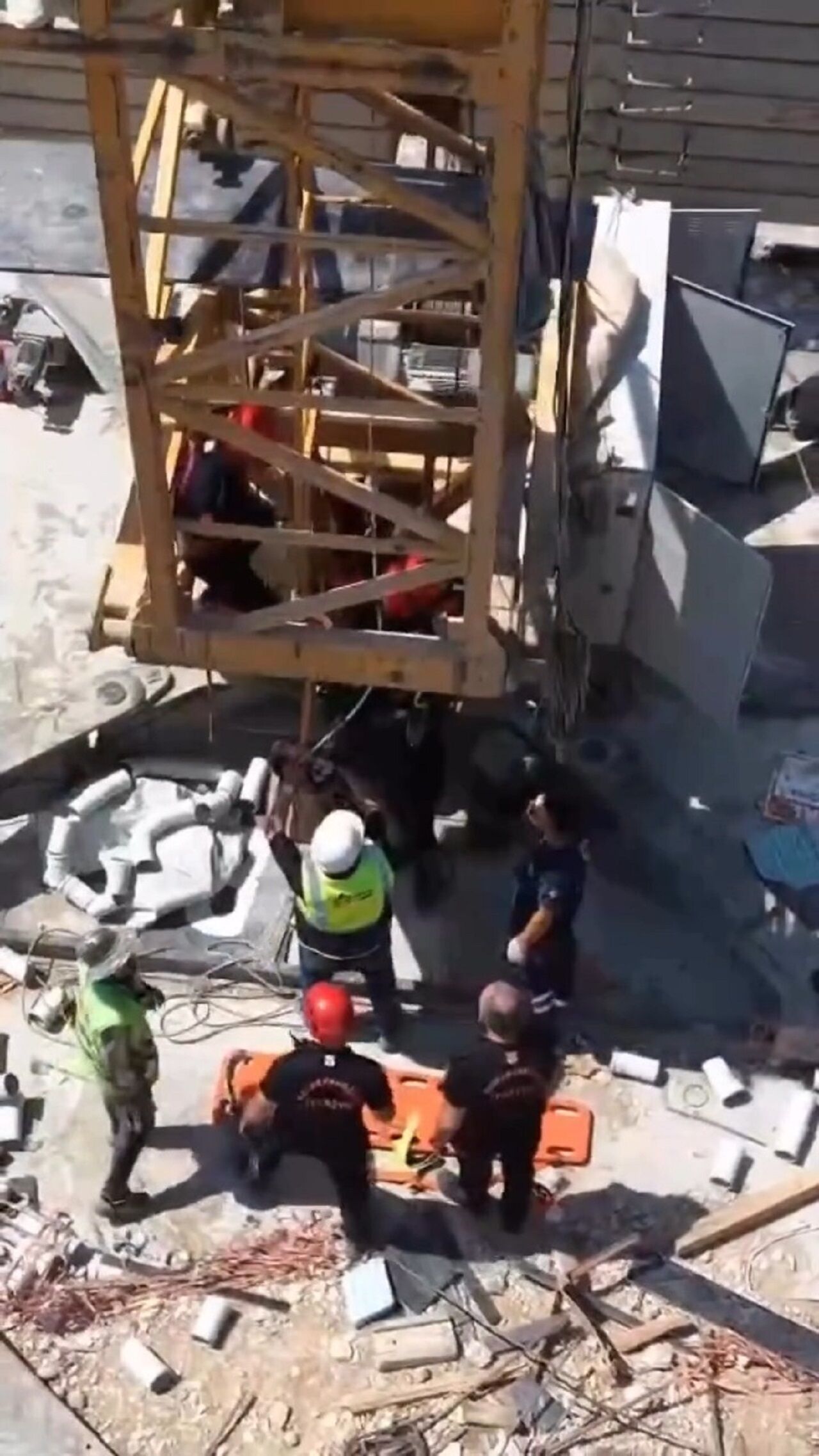 Kahramanmaraş’ta Kule Vinçte Çalışan İşçi Fenalaştı (4)