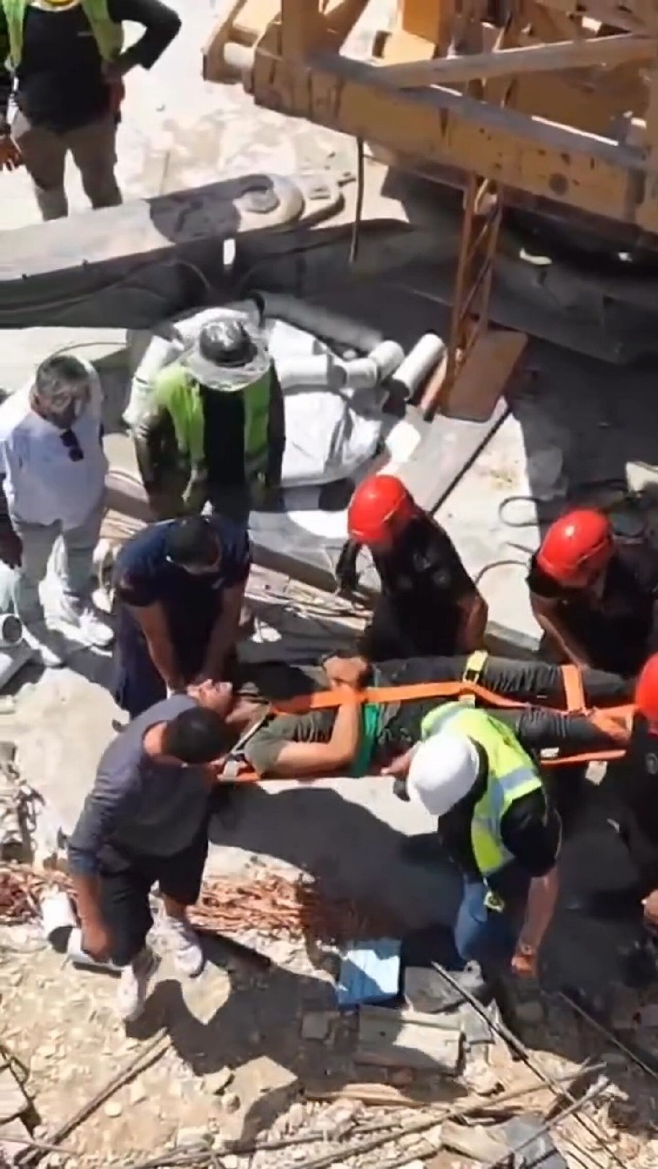 Kahramanmaraş’ta Kule Vinçte Çalışan İşçi Fenalaştı (5)