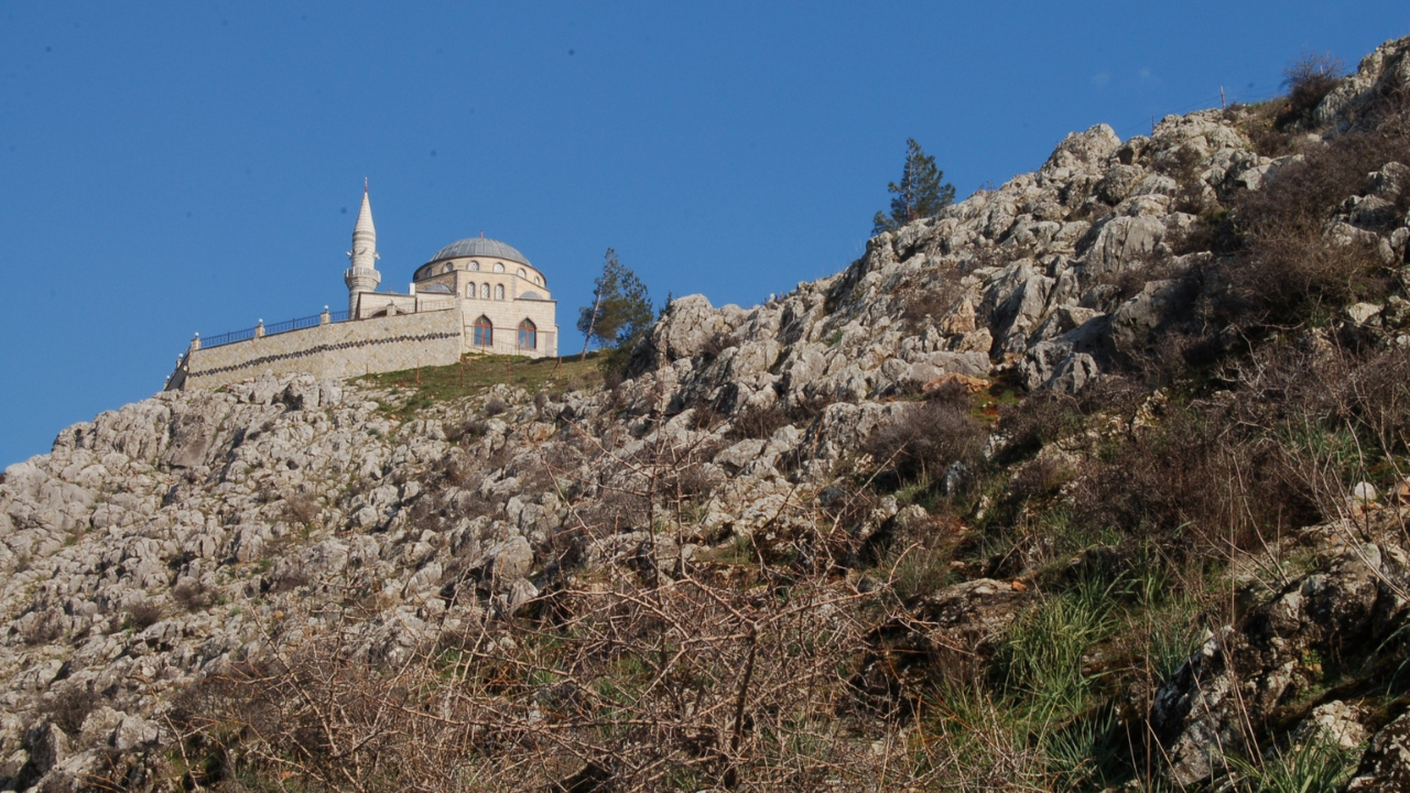 Kahramanmaraş’ta Malik Bin Ejder Türbesi Nerede Ve Hikayesi Nedir (2)