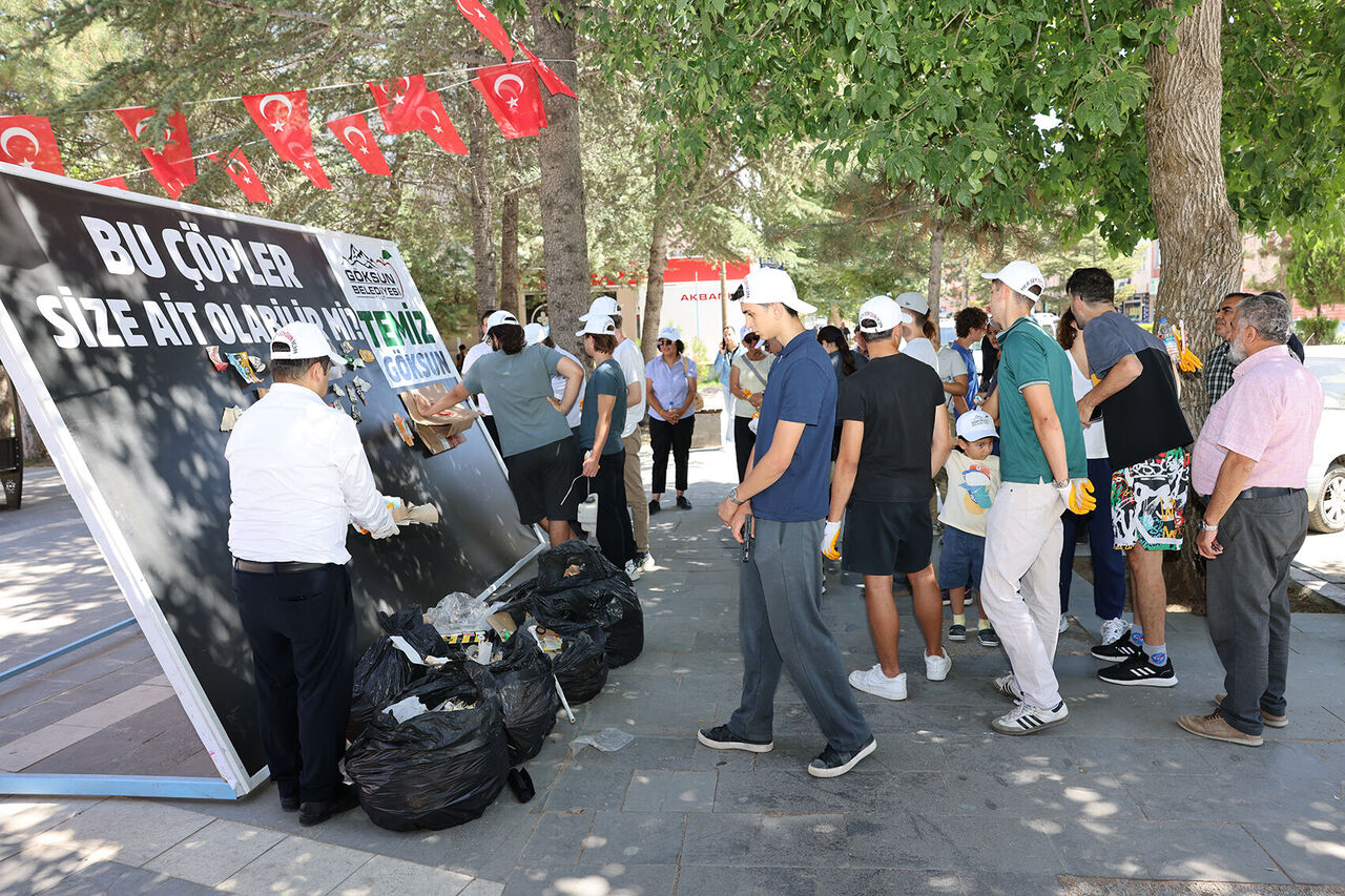 Kahramanmaraş’ta Öğrenciler Sokakları Temizledi (7)