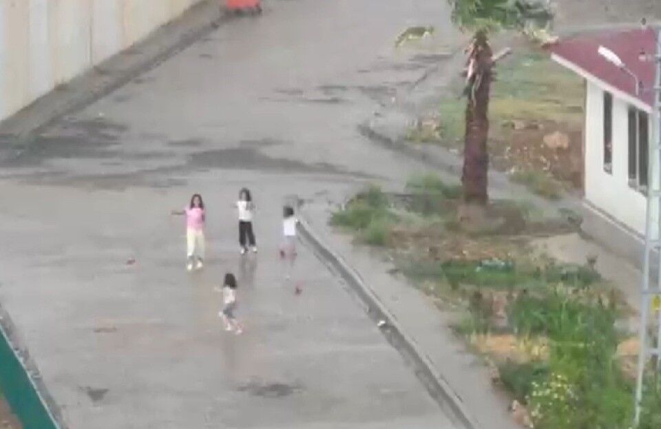 Kahramanmaraş’ta Yağmur Çocuklara Bayram Sevinci Yaşattı (1)