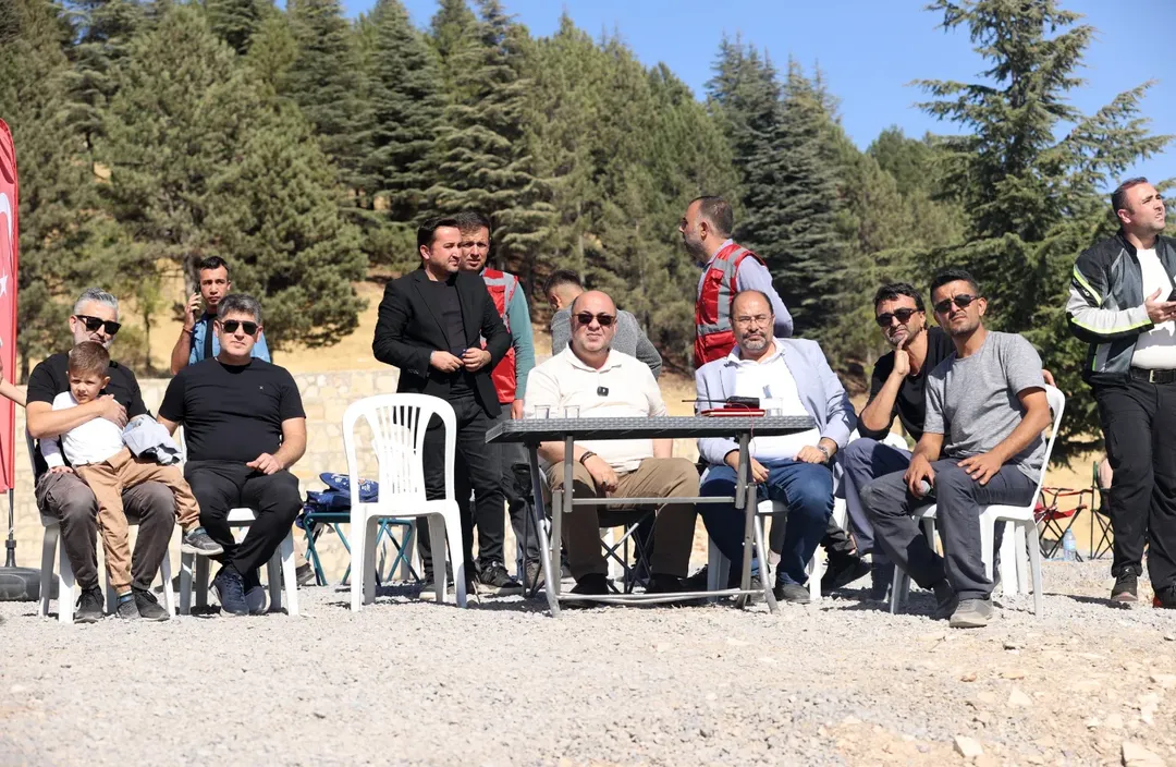 Kahramanmaraş’ta Yamaç Paraşütü Festivali Gökyüzü Rengarenk Oldu (1)