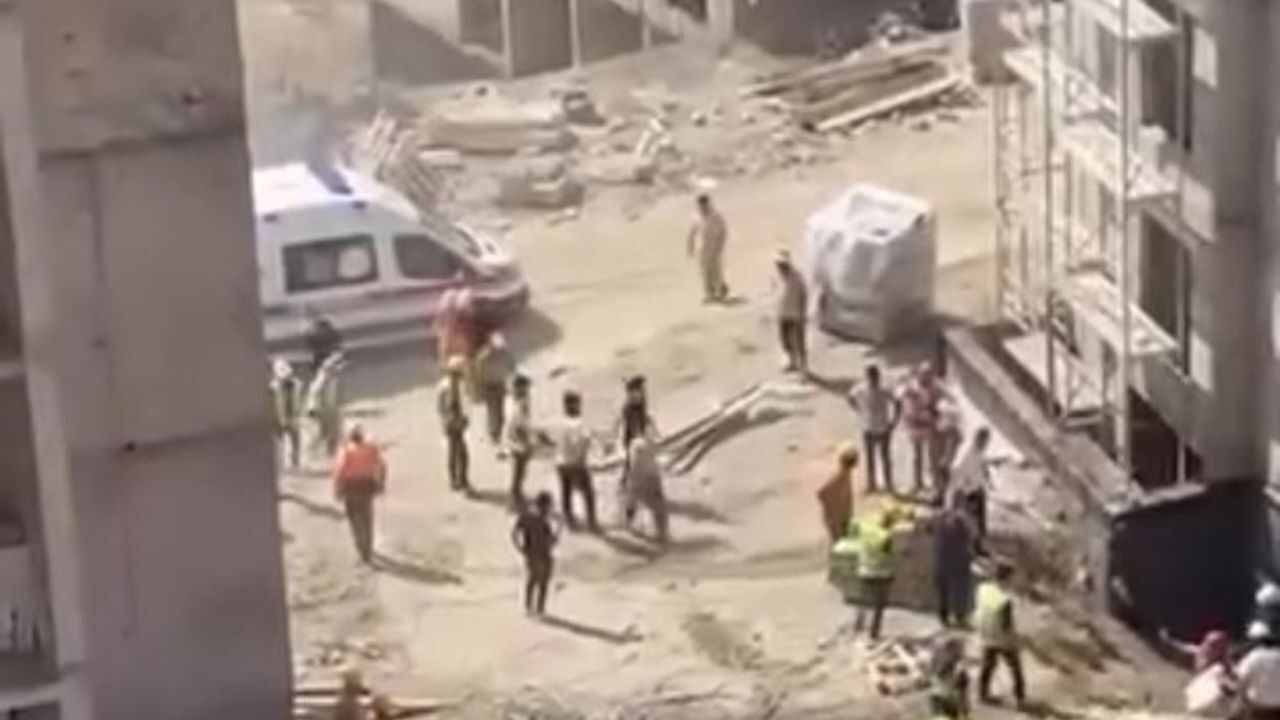 Kahramanmaraş’ta Yüksekten Düşen İşçi Hastaneye Sevk Edildi-1