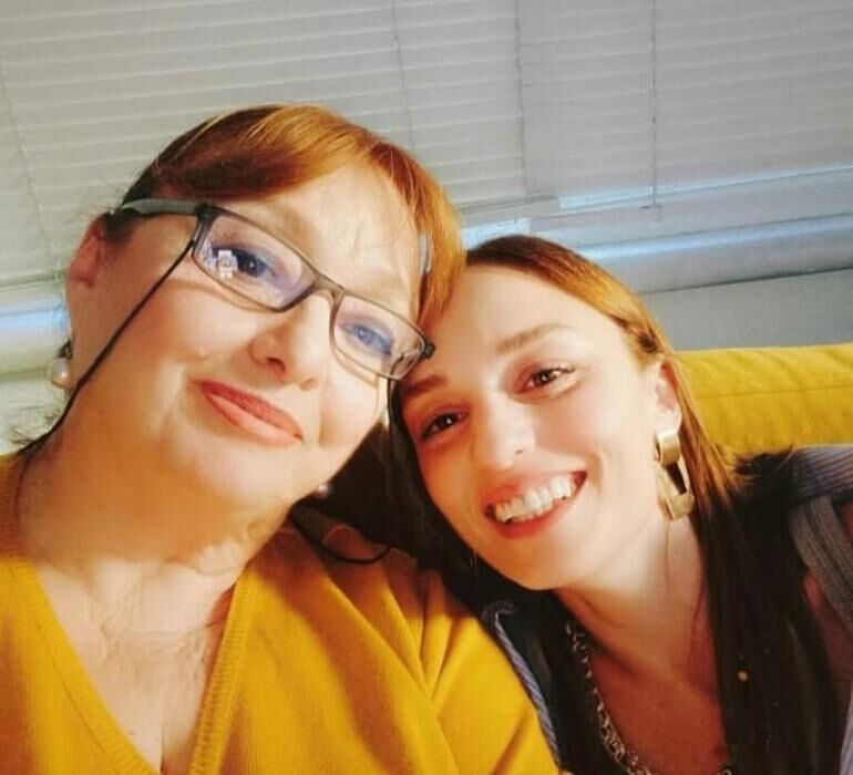 Nilperi Şahinkaya, Annesini Gözyaşlarıyla Uğurladı (2)