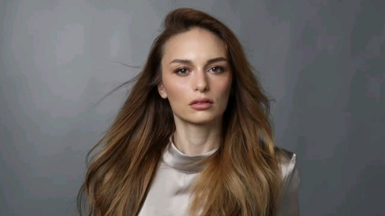 Nilperi Şahinkaya Kimdir Kaç Yaşında, Nereli Ve Hangi Projelerde Yer Aldı (1)