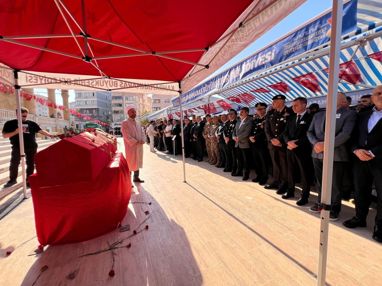 Şehit Özel Harekat Polisi Mustafa Karapınar Kahramanmaraş’ta Son Yolculuğuna Uğurlandı (2)