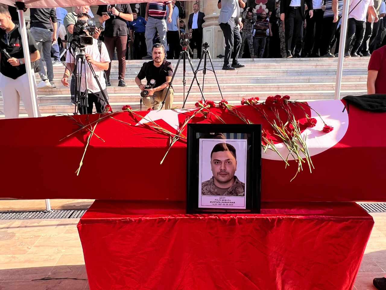 Şehit Özel Harekat Polisi Mustafa Karapınar Kahramanmaraş’ta Son Yolculuğuna Uğurlandı (5)