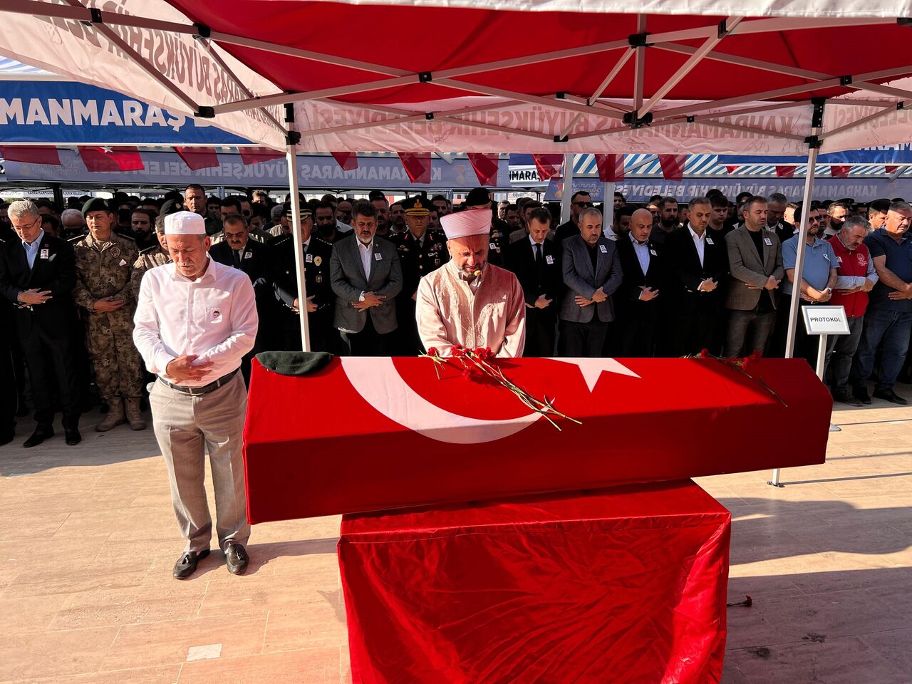 Şehit Özel Harekat Polisi Mustafa Karapınar Kahramanmaraş’ta Son Yolculuğuna Uğurlandı (6)