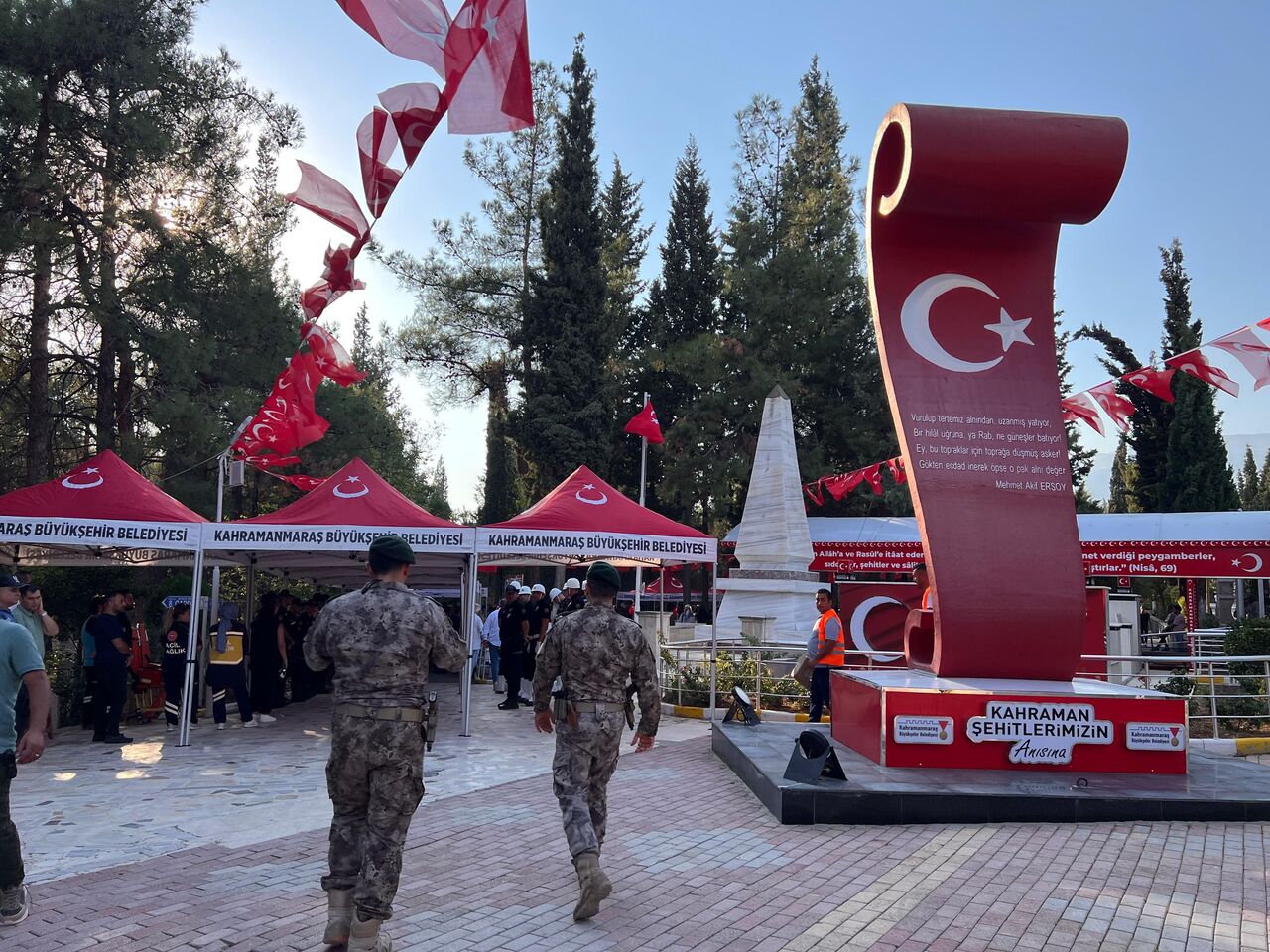 Şehit Özel Harekat Polisi Mustafa Karapınar Kahramanmaraş’ta Son Yolculuğuna Uğurlandı (7)