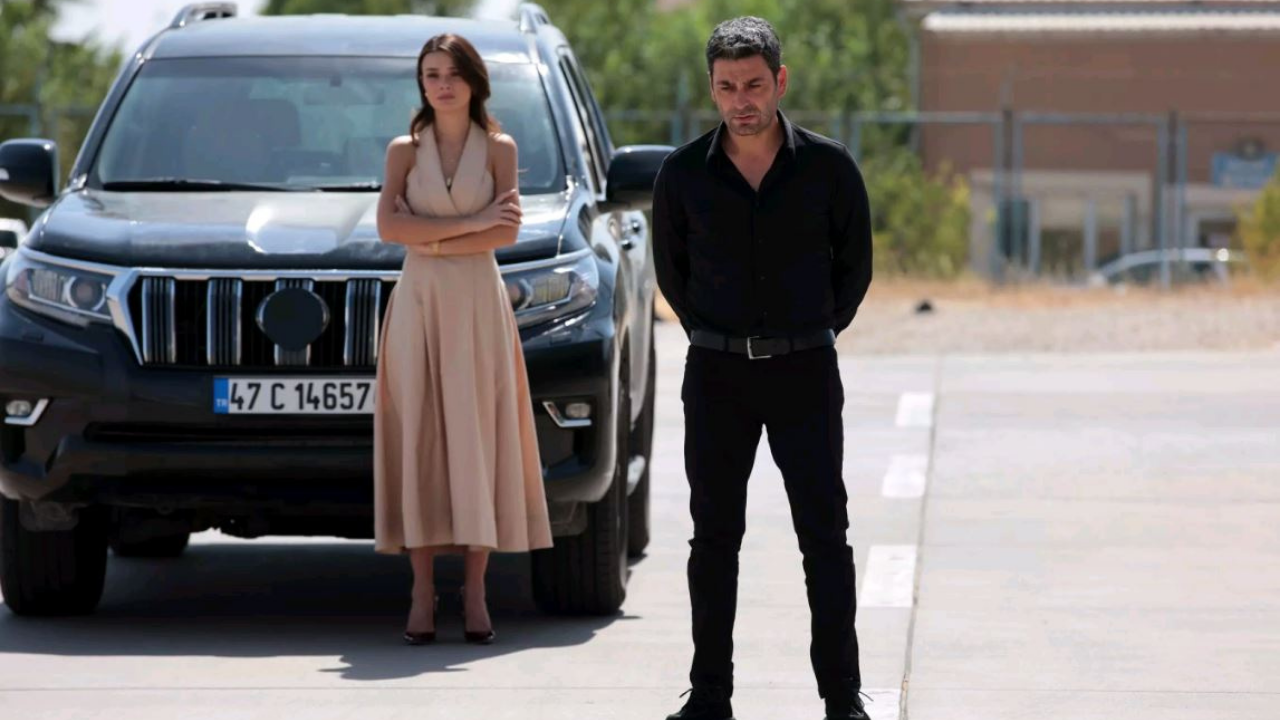 Uzak Şehir Mine Kimdir Mine Öldü Mü, Diziden Ayrılma Sebebi Ne (4)