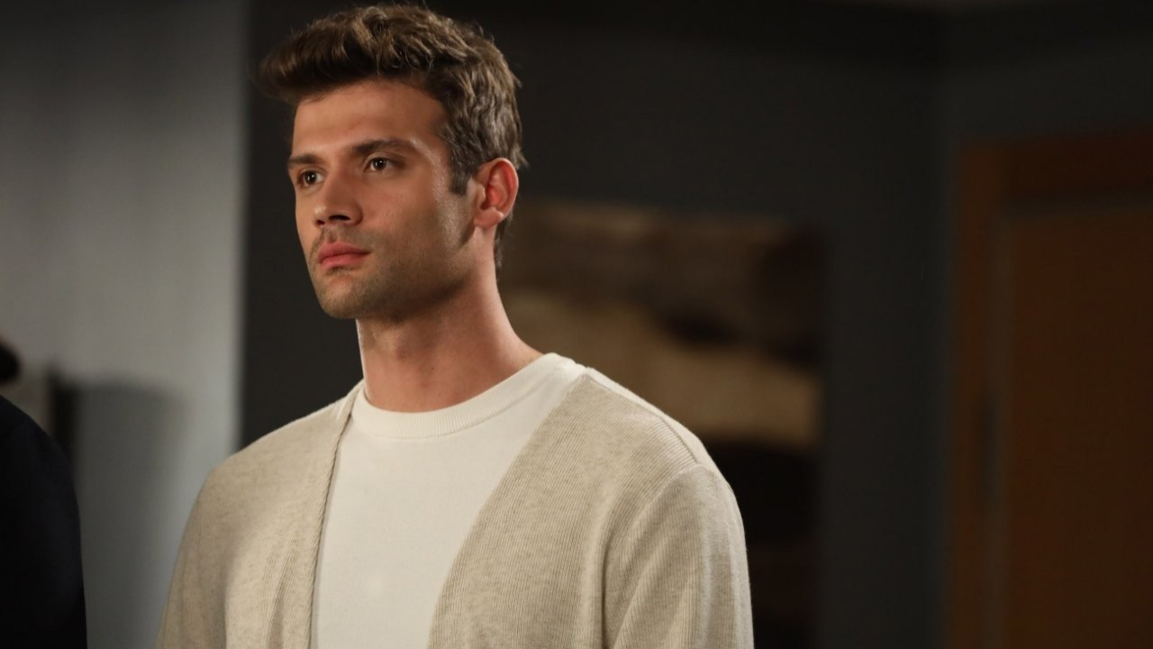 Defne Bodrumdaki Gizemli Odayı Açıyor! Aynadaki Yabancı 4. Bölümde Neler Olacak?