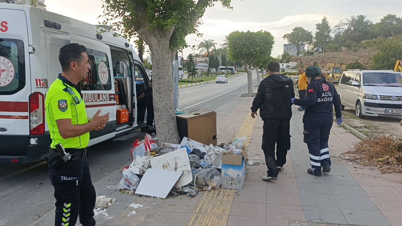 Devrilen Motosikletle Metrelerce Sürüklenen Sürücü Hastaneye Gönderildi