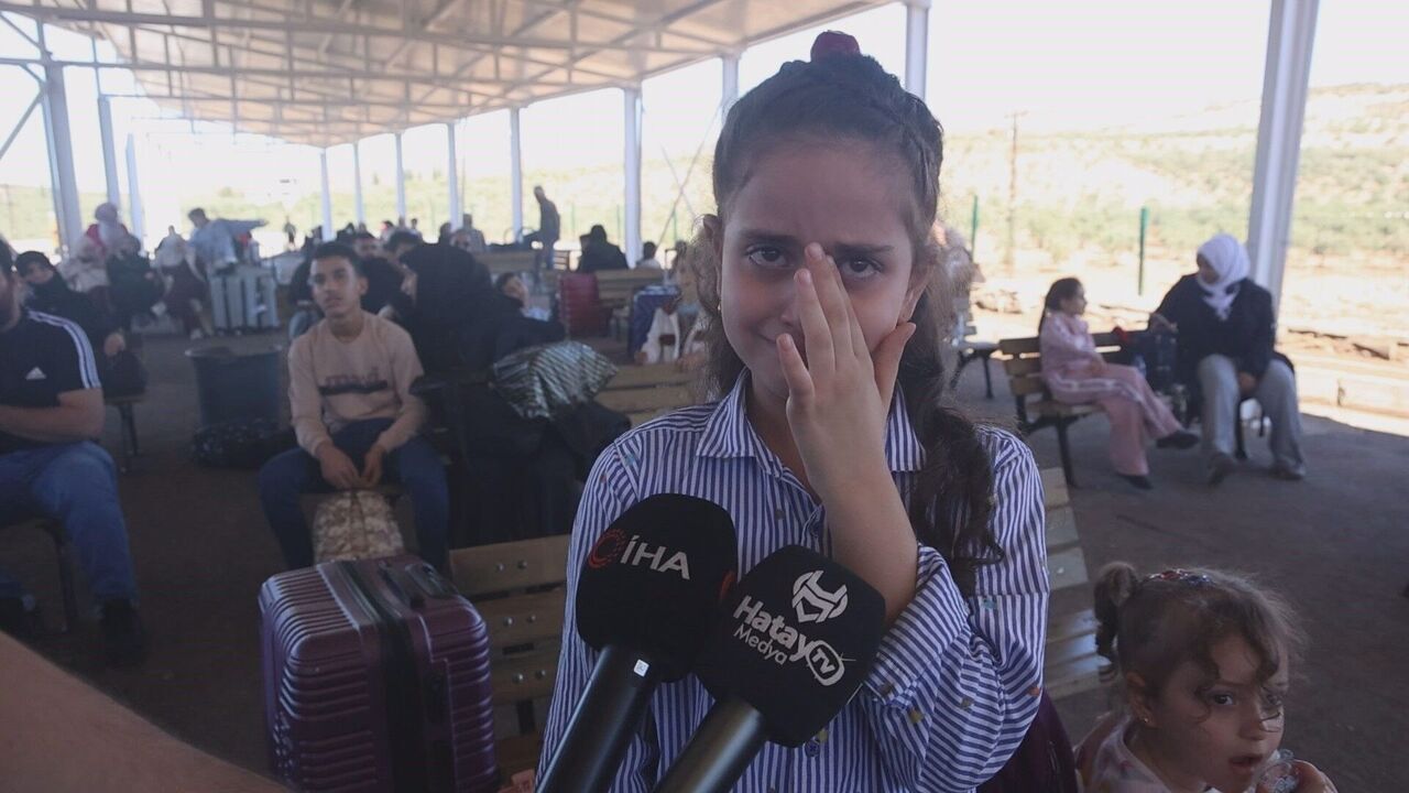 9 Yaşındaki Suriyeli Meryem Gözyaşları İçinde Türkiye’ye Veda Etti