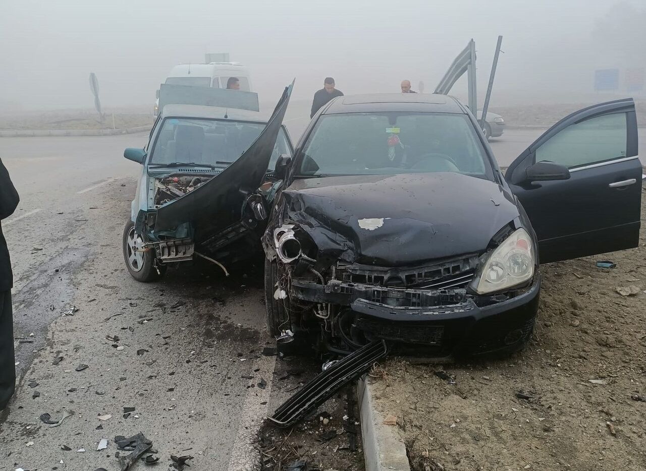 Mudurnu Kavşağında Çarpışma: 1’i Bebek 4 Kişi Yaralandı