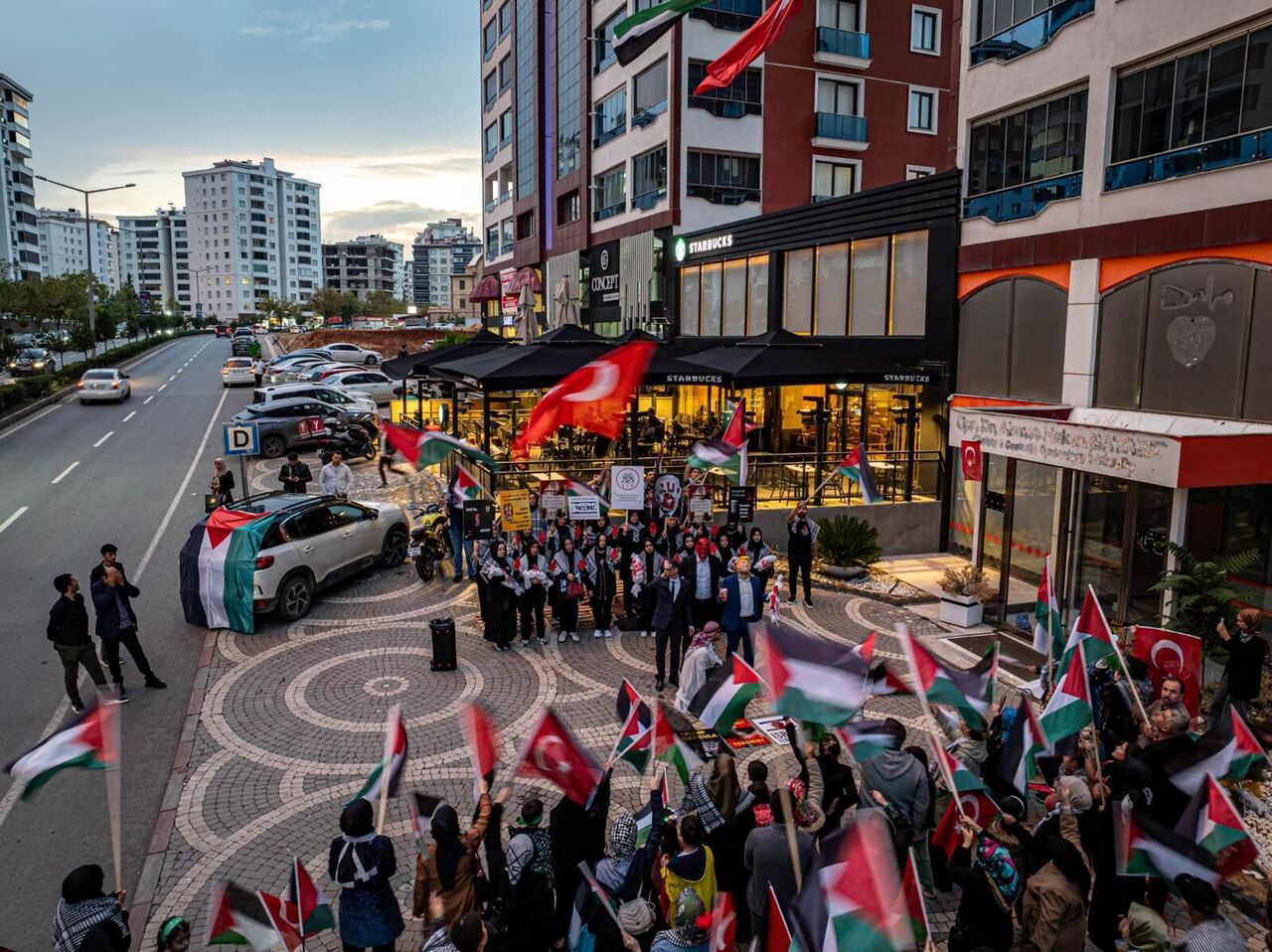 Kahramanmaraşlı Gönüllüler Filistin’e Destek İçin 30 Günlük Nöbette