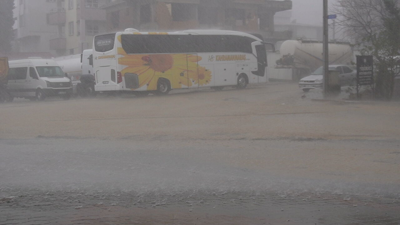 Kahramanmaraş’ta Cadde Ve Sokaklar Sular Altında Kaldı (3)