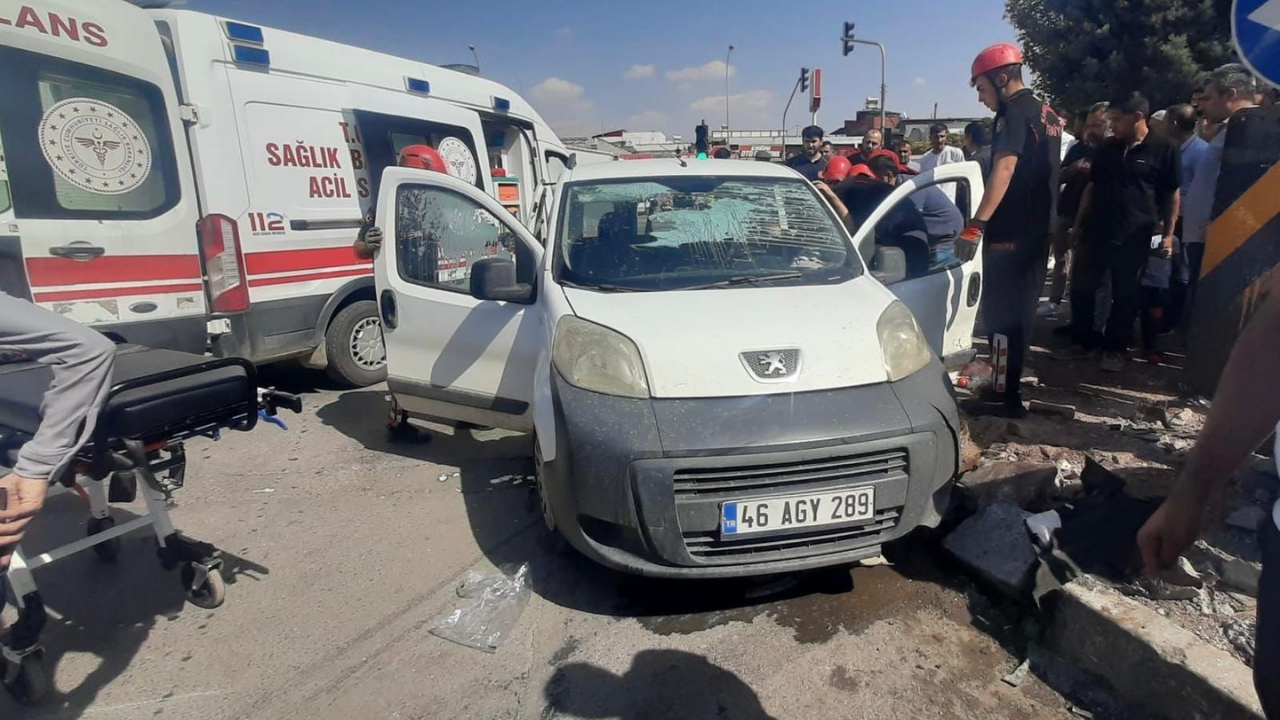 Kahramanmaraş’ta Cip Ile Hafif Ticari Araç Çarpıştı Yaralılar Var (3)