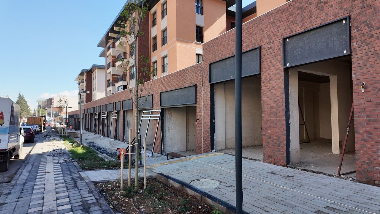 Kahramanmaraş’ta Depremzede Esnaf Yeni Dükkânına Taşındı (4)