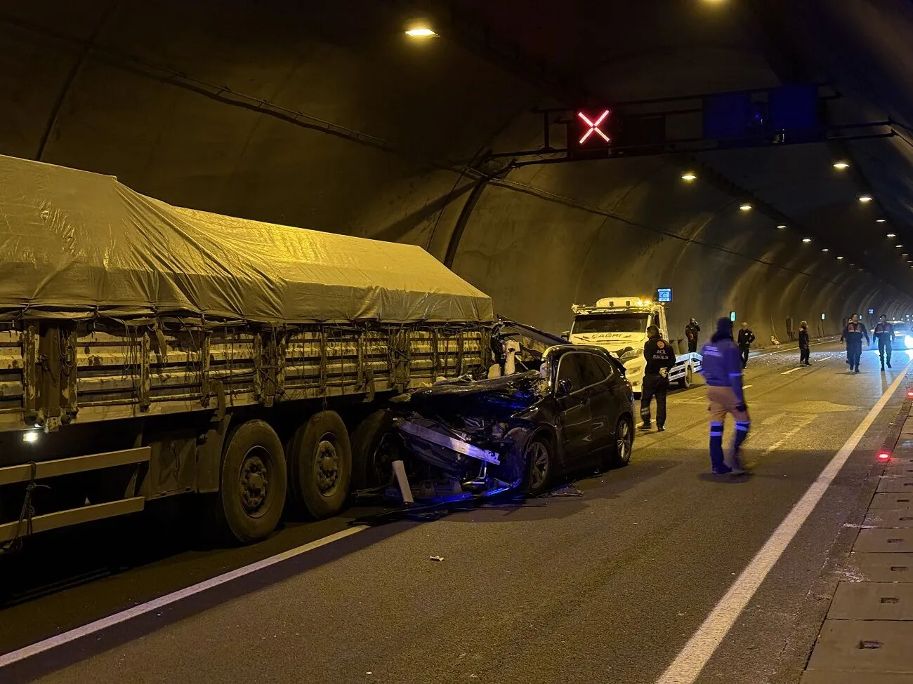 Tira Carpan Suv Tipi Aractaki 1 Kisi Oldu 4 Kisi Yaralandi 1 1