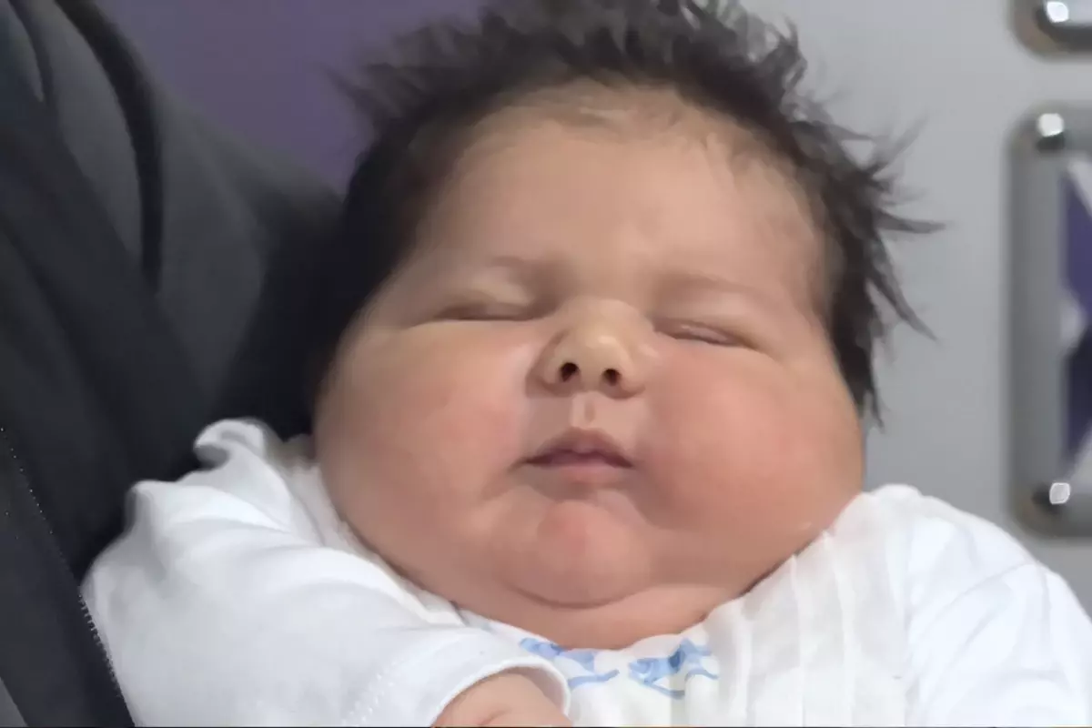 Türkiye’nin En Uzun Ve Kilolu Bebeği Dünyaya Geldi (3)