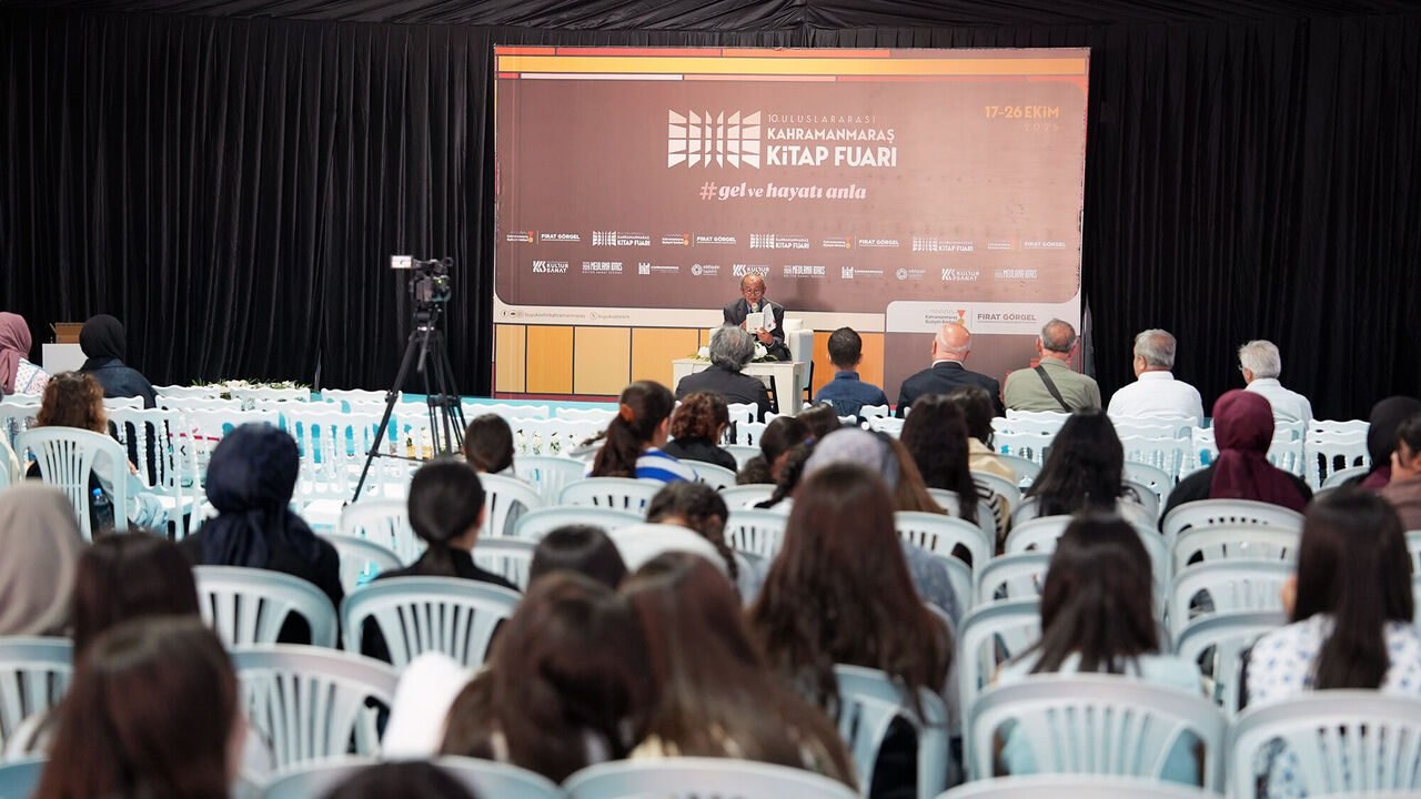 Usta Yazar Sadık Yalsızuçanlar, Kahramanmaraş’ta Okurlarıyla Buluştu (5)