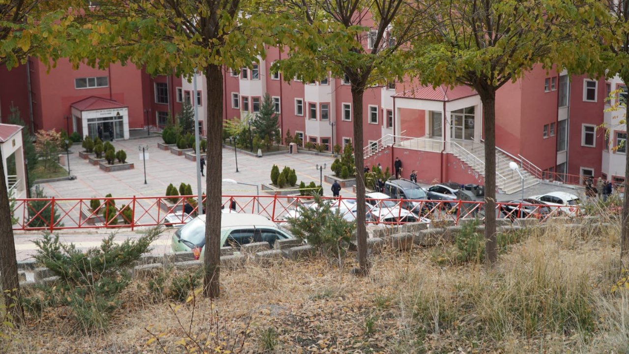 Gümüşhane Üniversitesi Olayı Ne? Rehin Alınan Kadın Memur Kim?