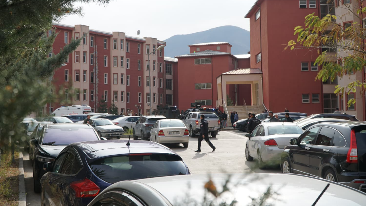 Gümüşhane Üniversitesi Olayı Ne? Rehin Alınan Kadın Memur Kim?